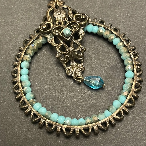 Filigree and crystal bead necklace - Picture 1 of 4